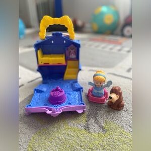 Little People Disney Princess
Cinderella 2-Figure On-the-Go